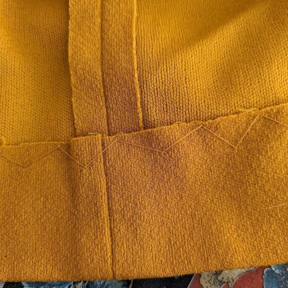 60's yellow Beautiful embroidered bark cloth dress - Picture 8 of 9